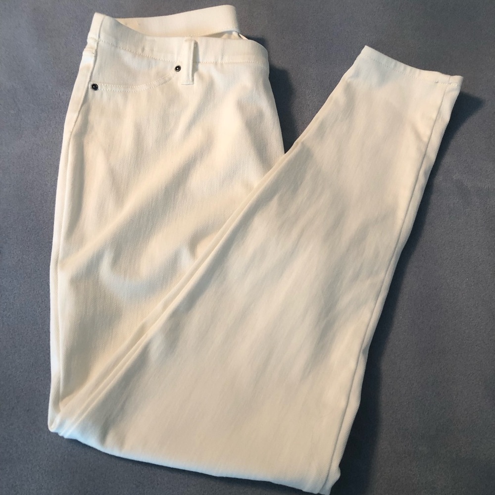 Stylish Cream Pants/Jeggings